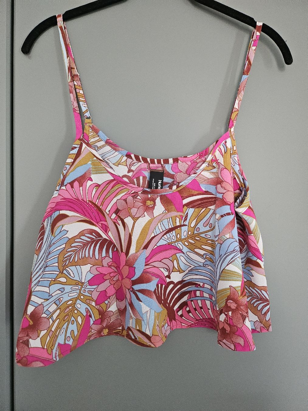 Tops: Top surf Hurley avec fleurs – Neu und originalverpackt aus La Tour-de-Peilz von mar_2r26