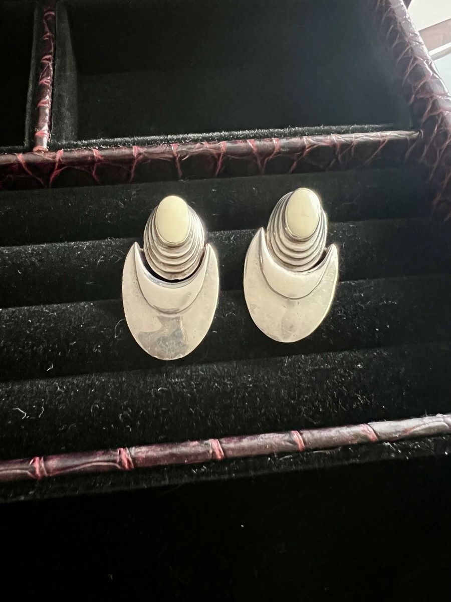 Ohrringe & -stecker: Antike Ohrstecker Silber, weisser Stein – Gebraucht aus Wabern von La-Vitrine 7