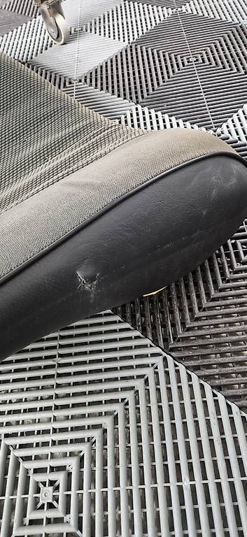 Tutti pezzi di ricambio auto: BMW E30 Rückbank Limousine – Usato da Adlikon venduto da RiD94 3