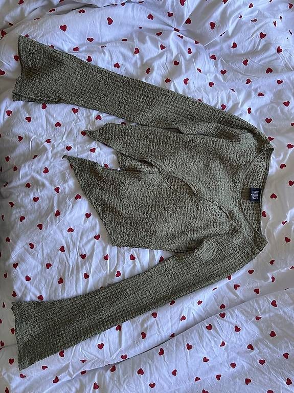 Top: OLIVGRÜNES LONGSLEEVE MIT CUT-OUTS – Usato da Zürich venduto da cla_l2t2 4