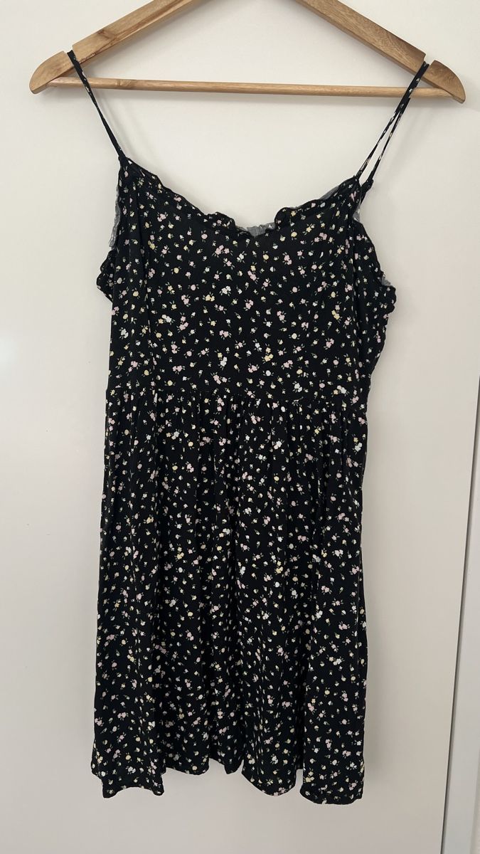 H&M Kleider: H&M Sommerkleid Blumen – Gebraucht aus Wermatswil von Jara.a.s