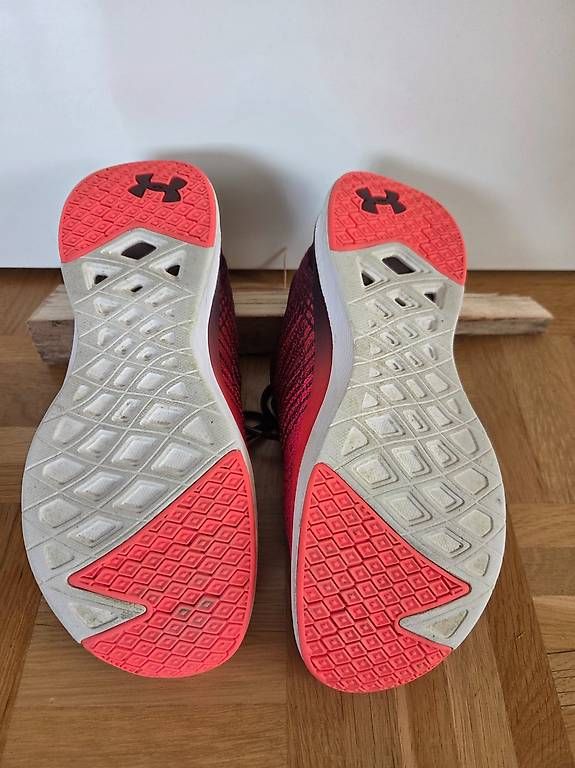 Scarpe da donna: Under Armour 36.5 – Usato da Weiningen ZH venduto da Sandra188 1