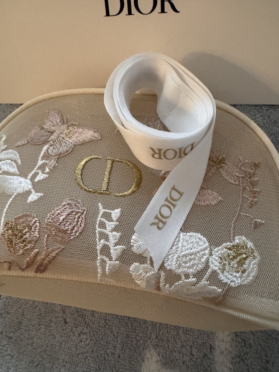 Dior Custodie per cosmetici: Trousse brodée Dior Butterfly – Nuovo e nell'imballaggio originale da Genève venduto da Allisgood 6