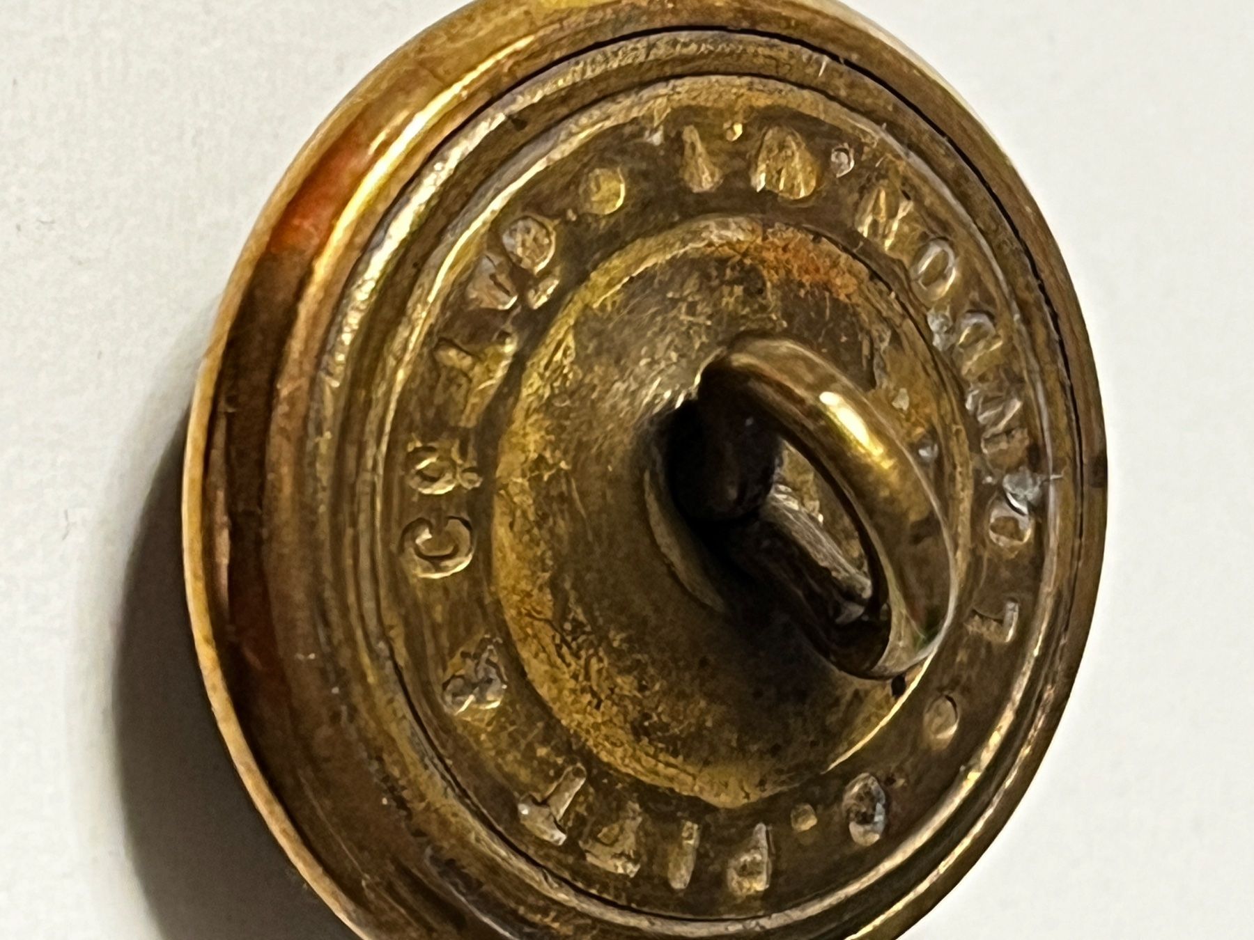 Knöpfe: Antiker Uniformknopf, London, C. Pitt – Gebraucht aus Winterthur von Wusa01 2