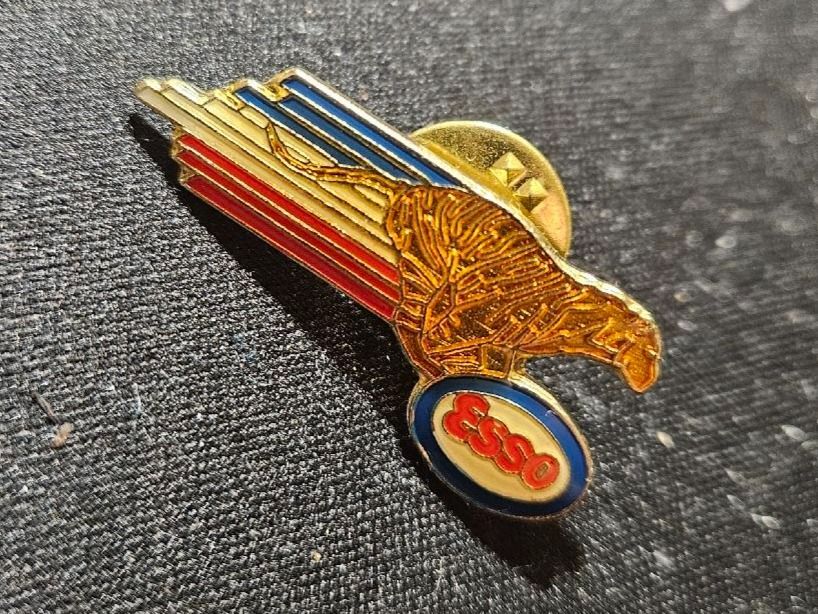 Spille & Fermagli: Pin Esso – Usato da Bern venduto da Respirit 6