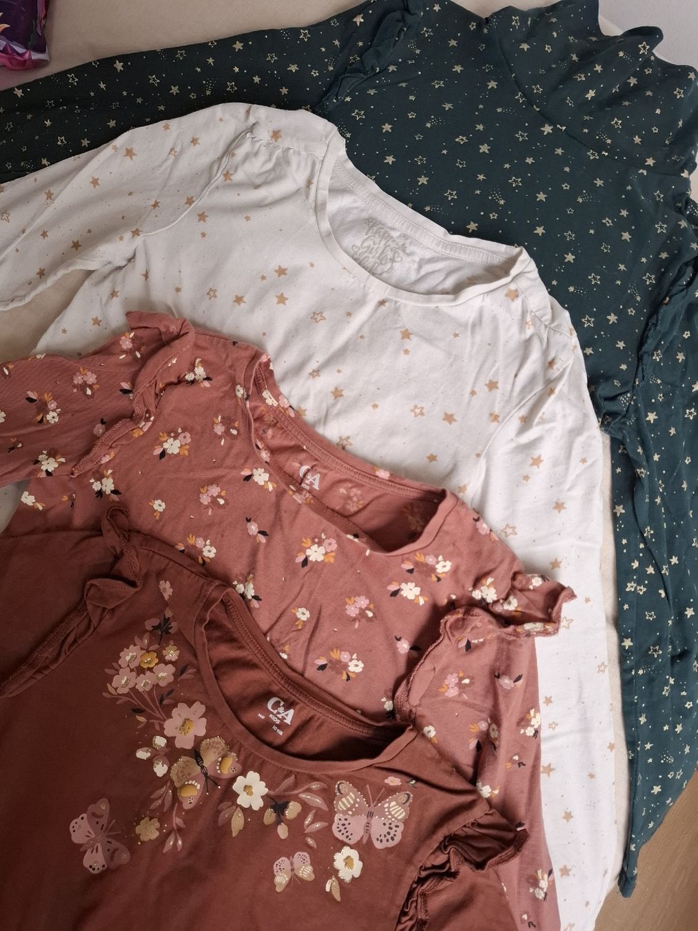Lotti & Set di vestiti: 💜Kleiderpaket 128-140 – Usato da Schaffhausen venduto da ricmivo 3