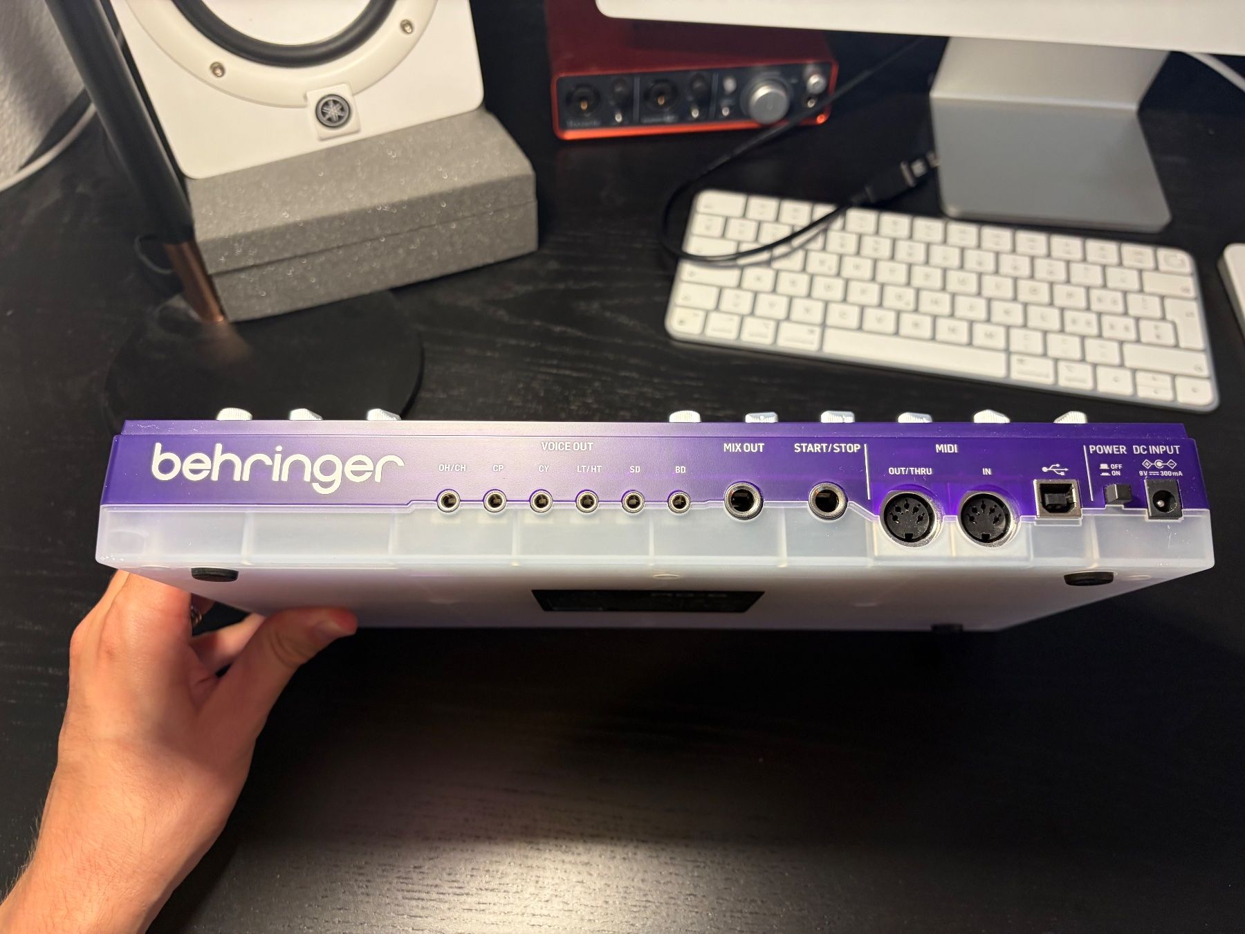 Behringer Strumenti musicali: Behringer RD-6 Analog Drum Machine lila guter Zustand – Usato da Esslingen venduto da MaximeNi 2