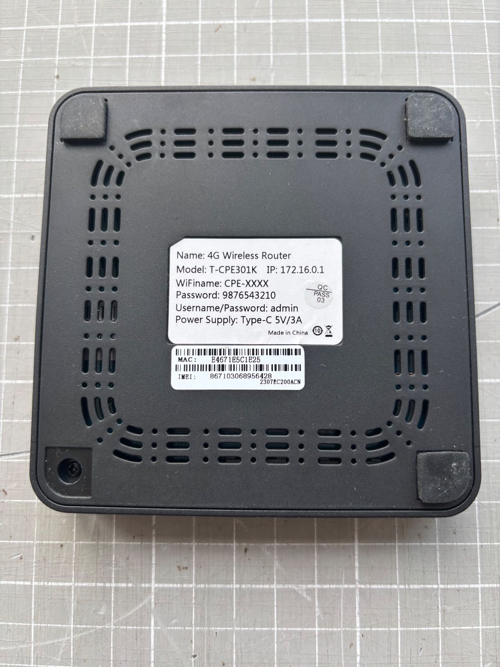 Modem & Router: WLAN-Router mit SIM-Karten-Slot, – Usato da Flawil venduto da Pirar 2