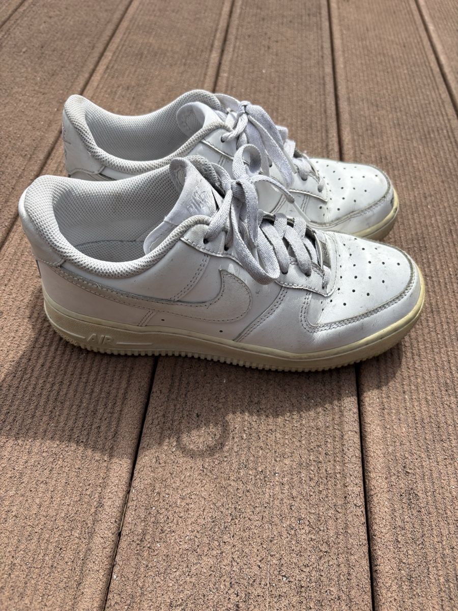 Nike Scarpe da uomo: Nike Air Force 1 weiss, Grösse 38.5 – Usato da Dallenwil venduto da ami_72w6 3