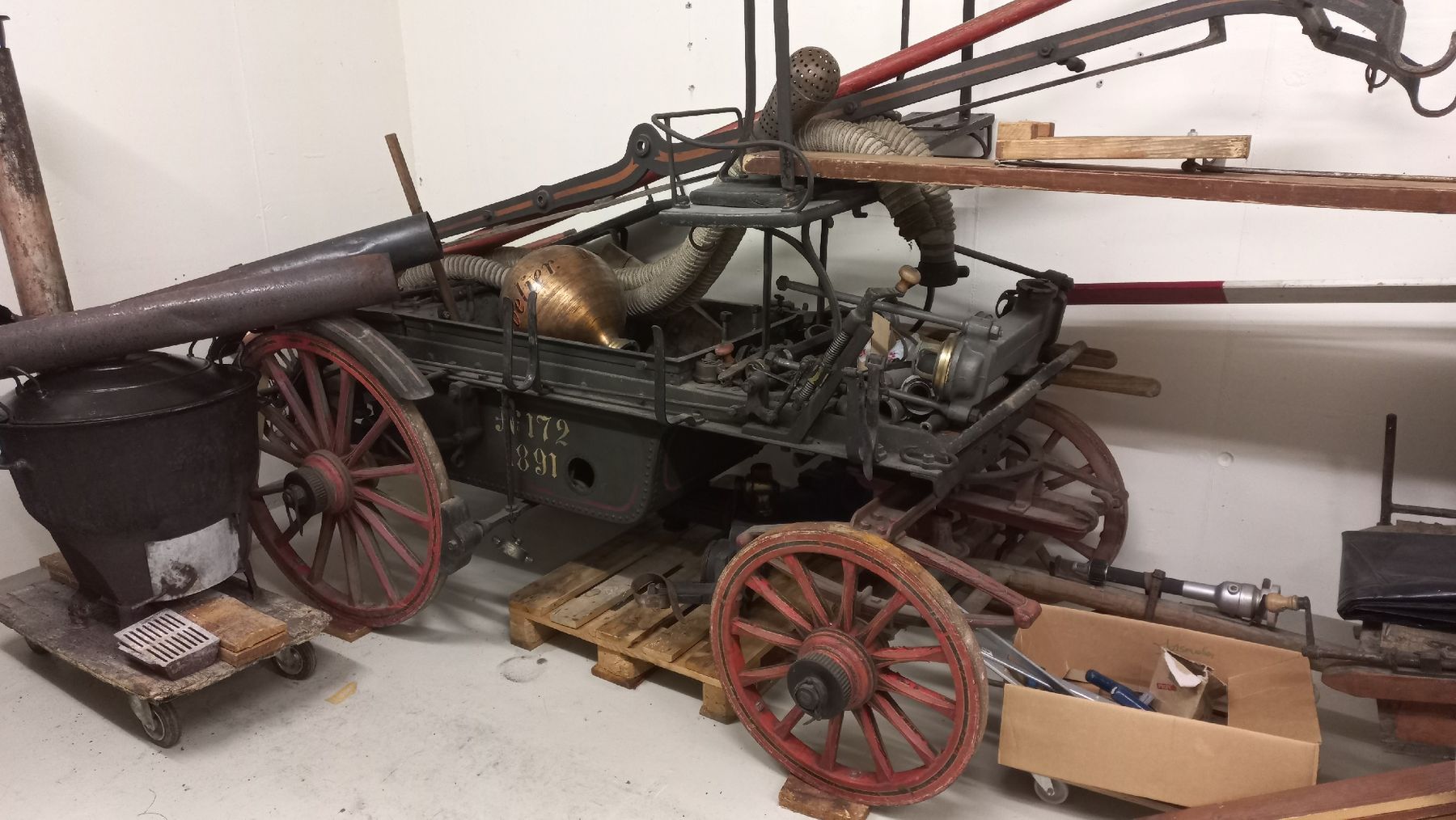 Kutschen: Chariot de pompier – Gebraucht aus Montsevelier von Ludovic02