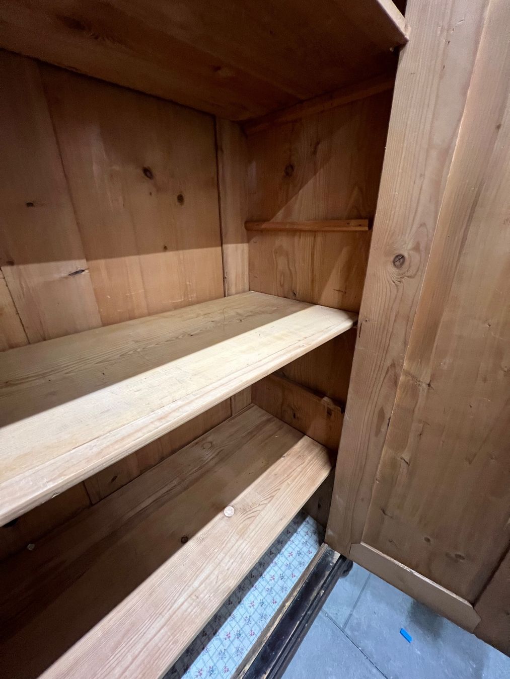 Armadi: Alter Bauerschrank – Usato da Rafz venduto da Esther90_ 3