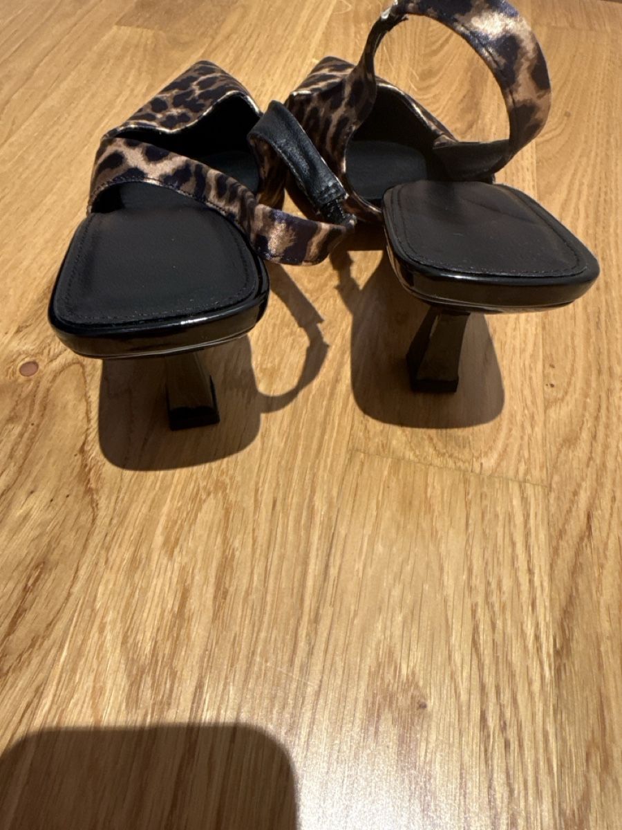 Damenschuhe: High Heels Sandalen – Neu (gemäss Beschreibung) aus Kriens von g_b_mk7j 3