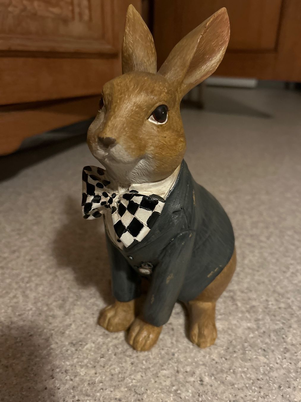 Figuren: Deko Hase mit Anzug und Fliege – Neu (gemäss Beschreibung) aus Unterkulm von AntiqueChic. 1