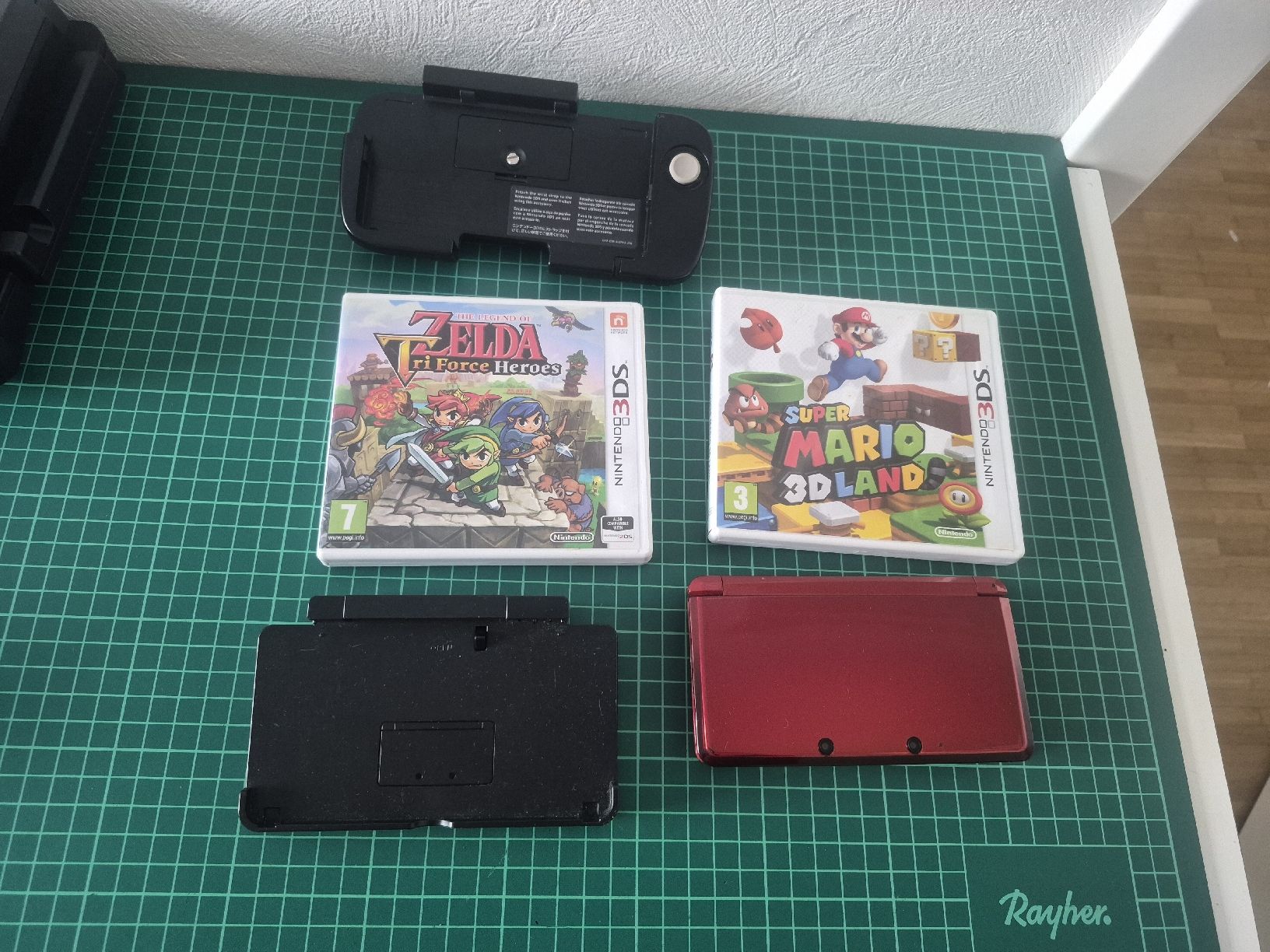 Nintendo Console: Red Nintendo 3DS red Bundle - Zelda, Mario & Accessory! – Usato da Meyrin venduto da Retro-GZ
