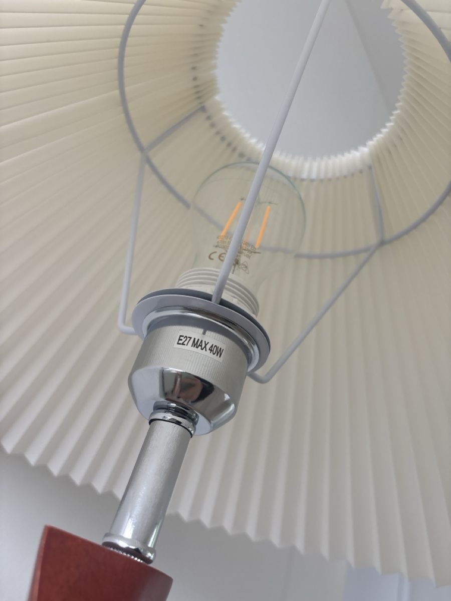 Lampade: Stehlampe aus echtem Nussbaum – Nuovo (secondo la descrizione) da Uitikon Waldegg venduto da JanicaGe 2