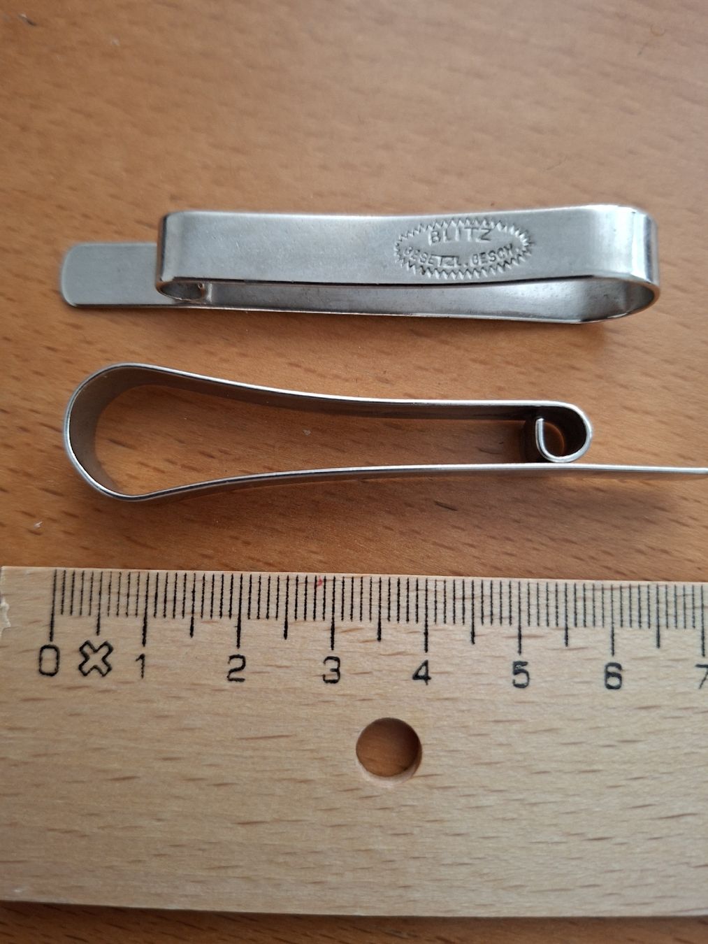Altro in  Abbigliamento & Accessori: Geldklammer Blitz Metall silberfarben 2 Stücke – Nuovo (secondo la descrizione) da Uster venduto da mak_mw2n 1