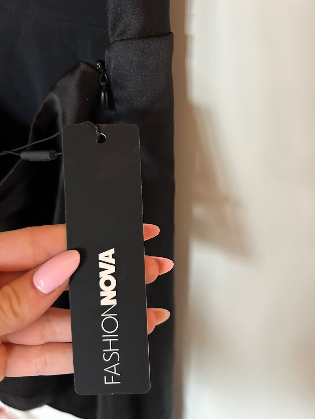 Vestiti: Schwarzes Satin Midi-Dress – Nuovo e nell'imballaggio originale da Frauenfeld venduto da hannamaria29 2