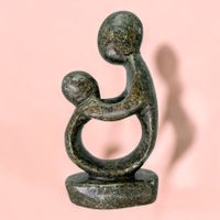 Sculpture moderniste en pierre "La Maternité"
