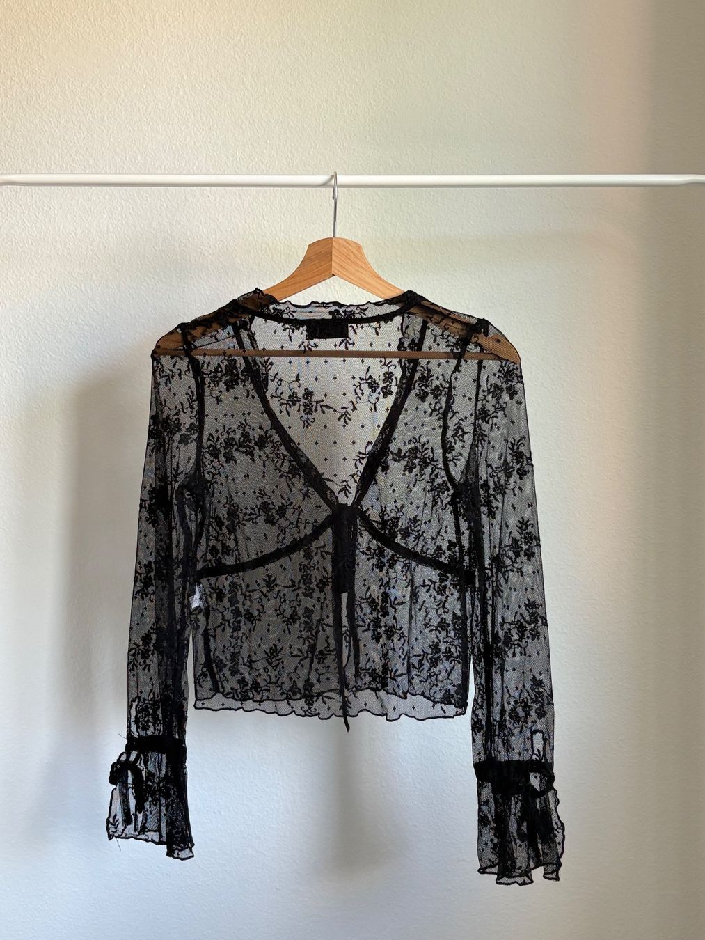Camicette, T-shirt & Top: schwarze Bluse mit kleinen Blumen – Usato da Zürich venduto da bbbggg 1