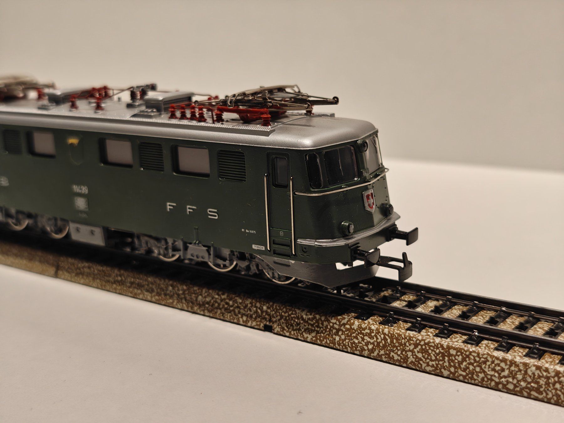 Märklin Modelleisenbahnen: Märklin Ae 6/6 – Gebraucht aus Braunau von Homersimpson 3