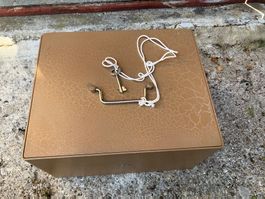 Alter, kleiner Tresor von AFA, mit Schlüssel