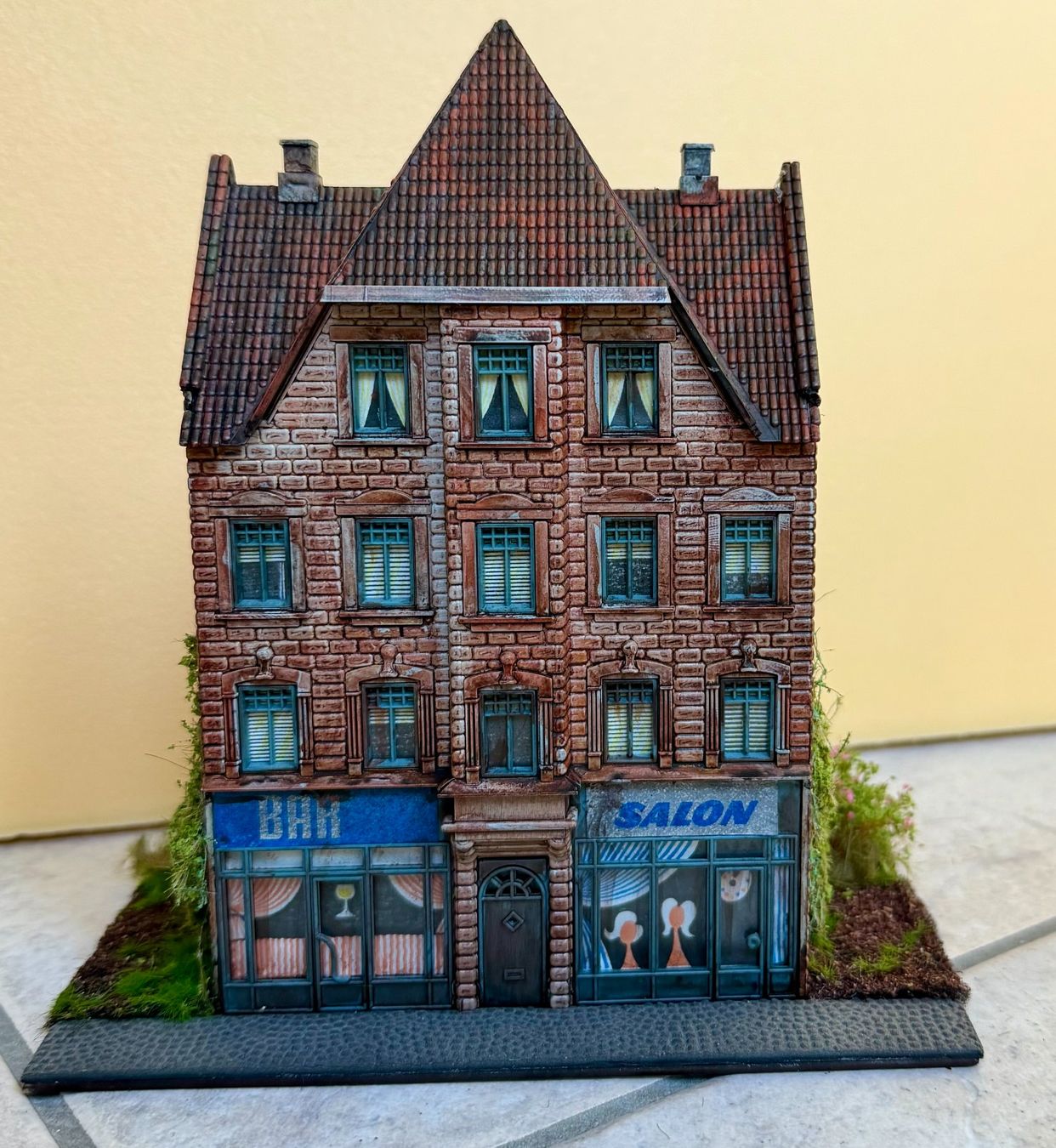 Modellini di ferrovie: Stadthaus von Heljan B-465 - Spur HO! – Usato da Steffisburg venduto da Calceolaria 1
