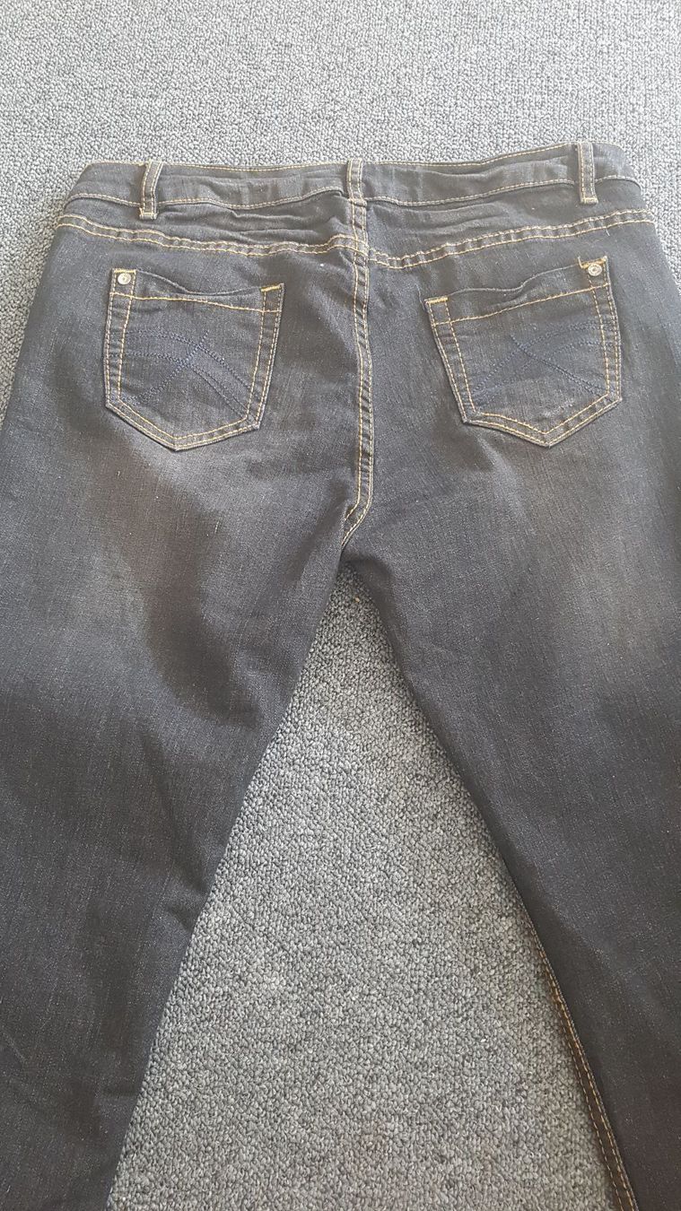 Jeans: Jeans Grösse 42 (elastisch) – Usato da Schöfflisdorf venduto da CrRG21 2