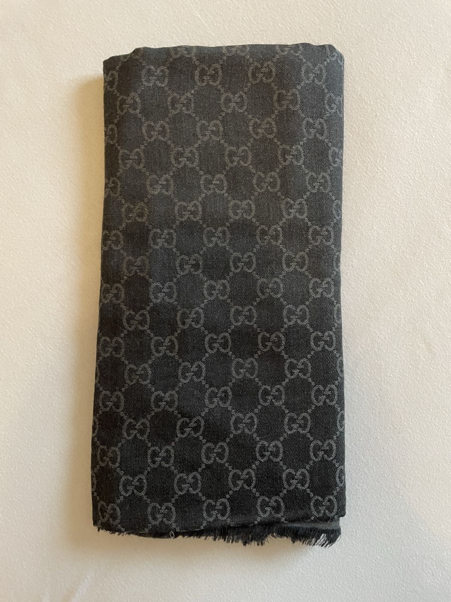 Gucci Foulard & Sciarpe: Gucci Schal / Neupreis CHF 450.- – Nuovo (secondo la descrizione) da Oberarth venduto da abi127 1