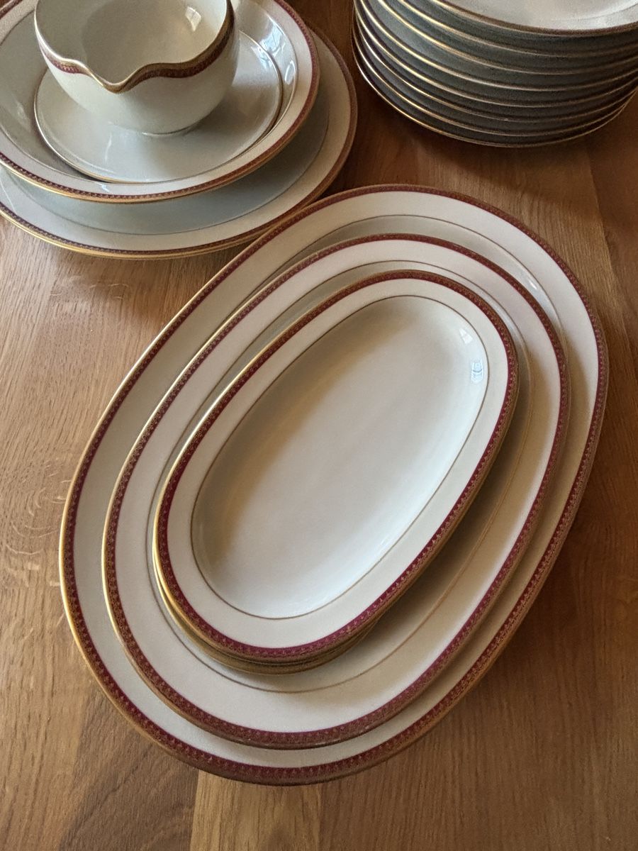 Set di piatti: Antikes Langenthal Service – Usato da Bönigen venduto da muehli302 3