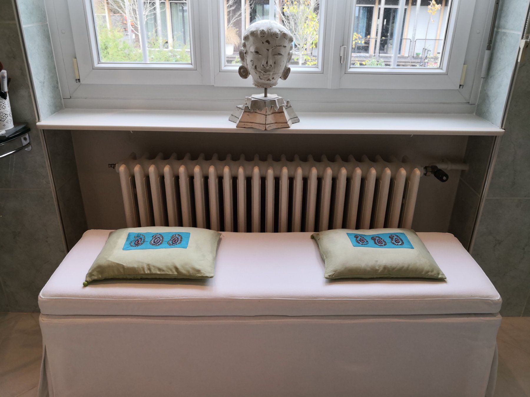 🤩IKEA SITZBANK MIT STAURAUM WEISS AUS STOFF (Gebraucht) in Olten für CHF 200 – nur Abholung auf Ricardo kaufen