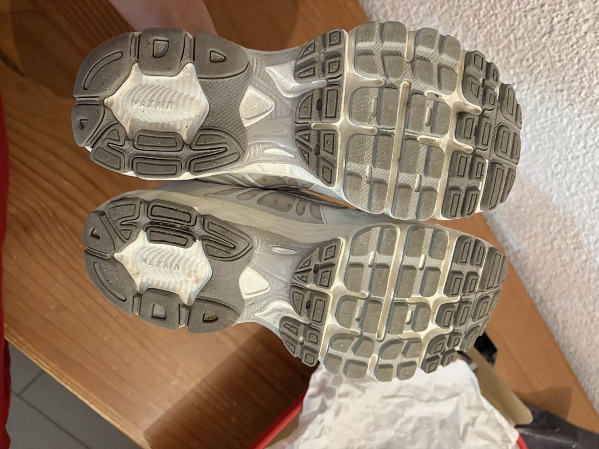 Nike Scarpe da donna: NIKE WMNS AIR MAX MOTO 2K – Usato da Winterthur venduto da D_Stoun 1