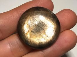 grosser Sonnenstein Feldspat Cabochon 68.7 Karat
