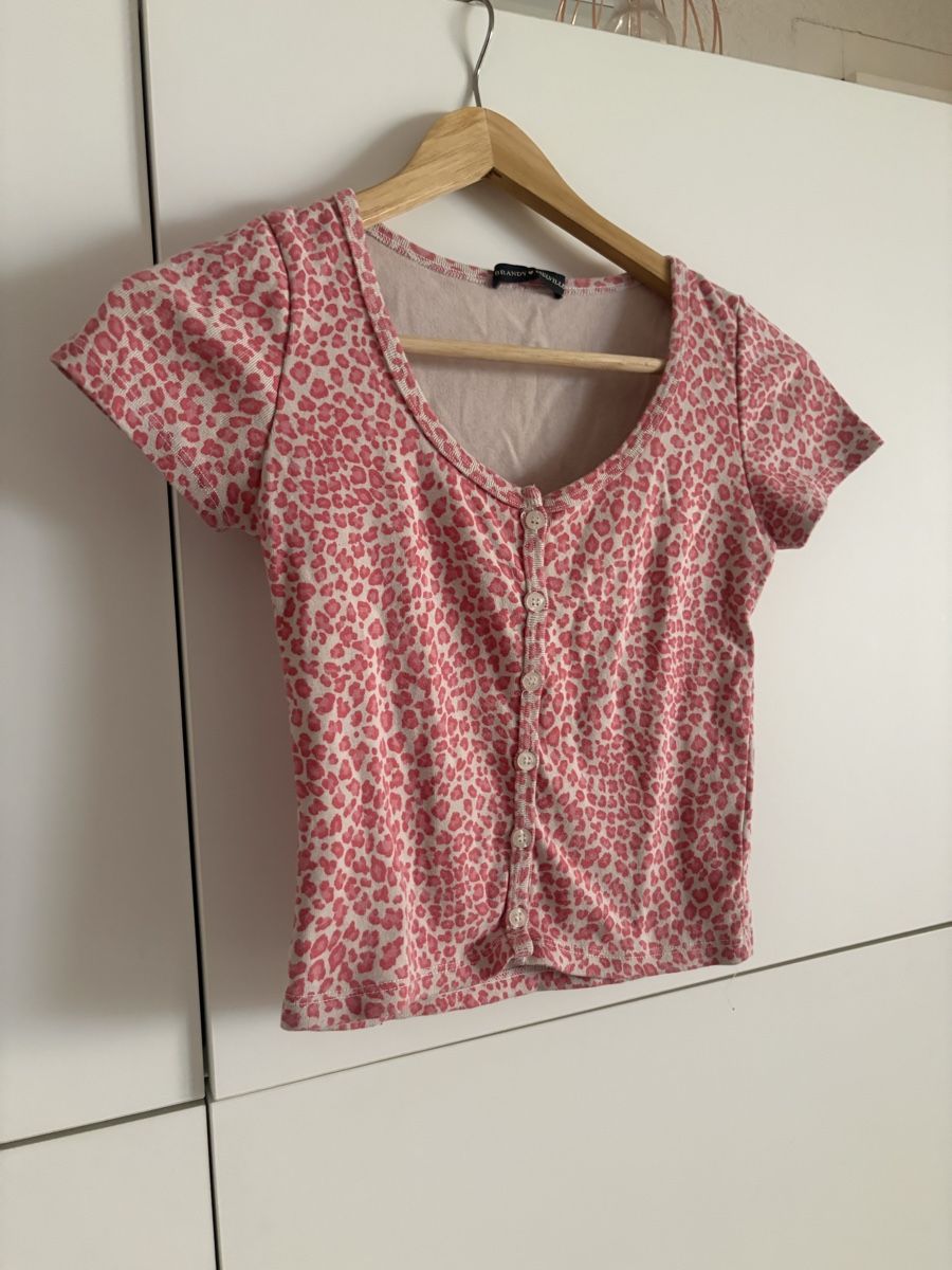 Brandy Melville T-shirt: T shirt léopard rose brandy Melville  – Usato da Pully venduto da kaba07 1