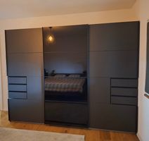 Grosser Schiebetürenschrank