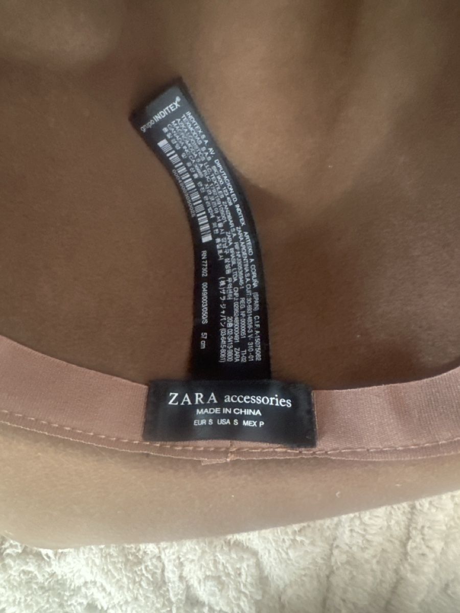 Zara Copricapi, berretti & cappellini: Chapeau brun avec plume  – Nuovo (secondo la descrizione) da Vernier venduto da Chiara1907 1