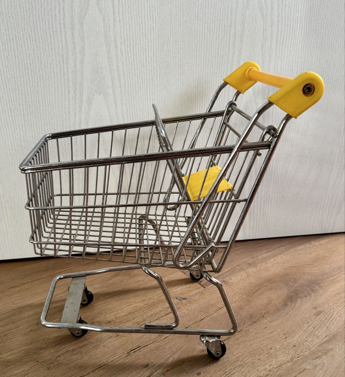 Giocattoli: Kleiner Miniatur-Einkaufswagen Deko oder Spielzeug 29 cm – Usato da Rothrist venduto da Luckywinner