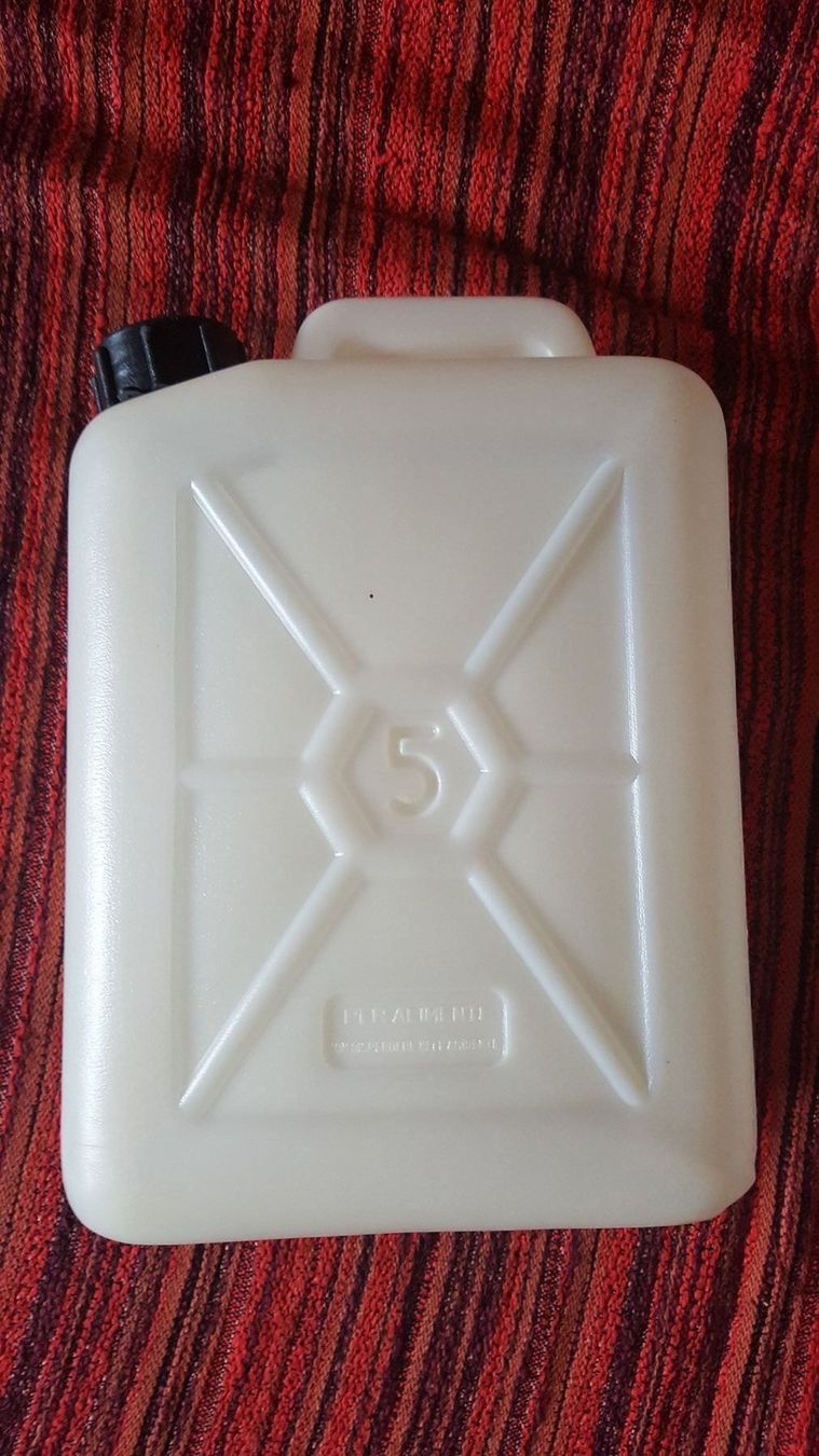 Serbatoi, Taniche & Tubi: Kanister 5 Liter mit Schraubverschluss – Usato da Hondrich venduto da Ebro01