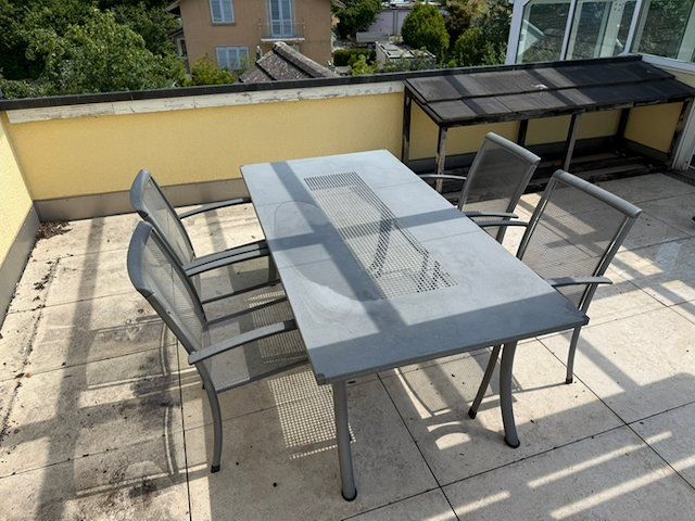Set di tavolo e panche: Gartentisch mit 4 Stühlen aus Metall – Usato da Winkel venduto da Cypher2 1