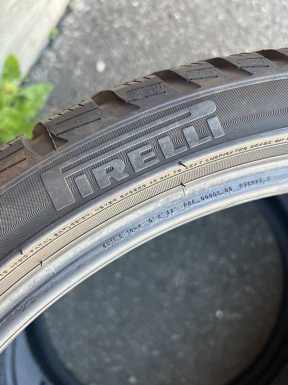 Pneumatici & Ruote complete: 2 x 235/35/20 Pirelli Winterreifen  – Usato da Frasnacht venduto da nobloff 3