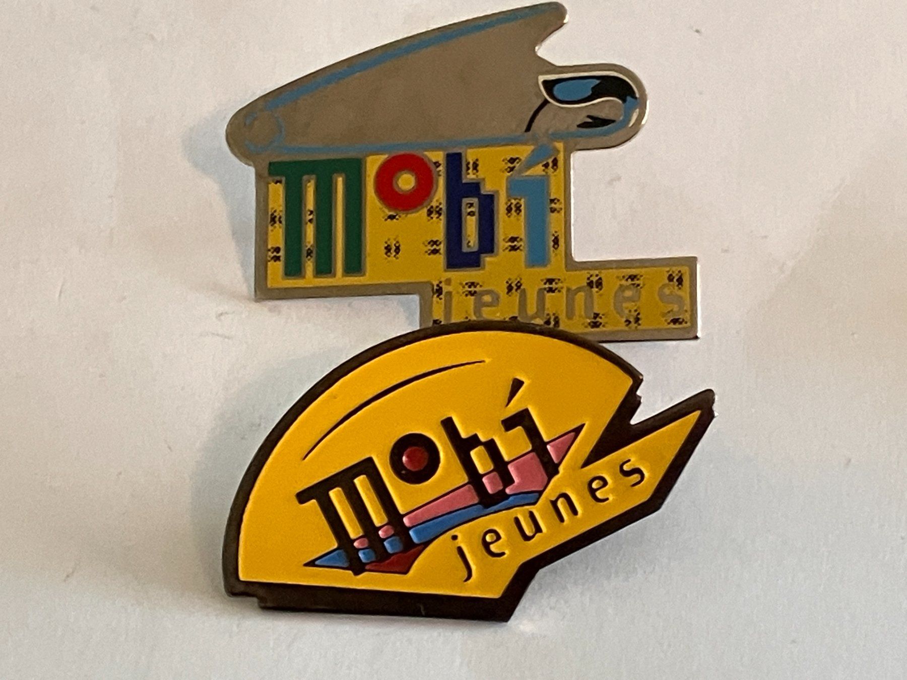 Placchette & Badge: 2 Pin Mobi Jeunes – Usato da Basel venduto da djwwpp