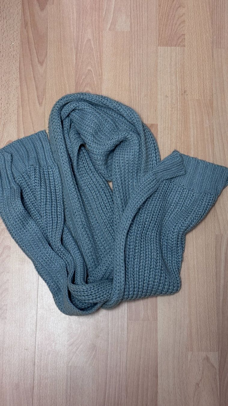 Sciarpe: Schal gestrickt blau guter Zustand – Usato da Ostermundigen venduto da Vangiolillo 1