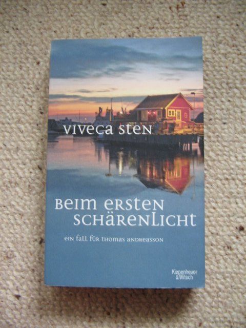 Bücher: Beim ersten Schärenlicht Viveca Sten – Gebraucht aus Reitnau von Bab0