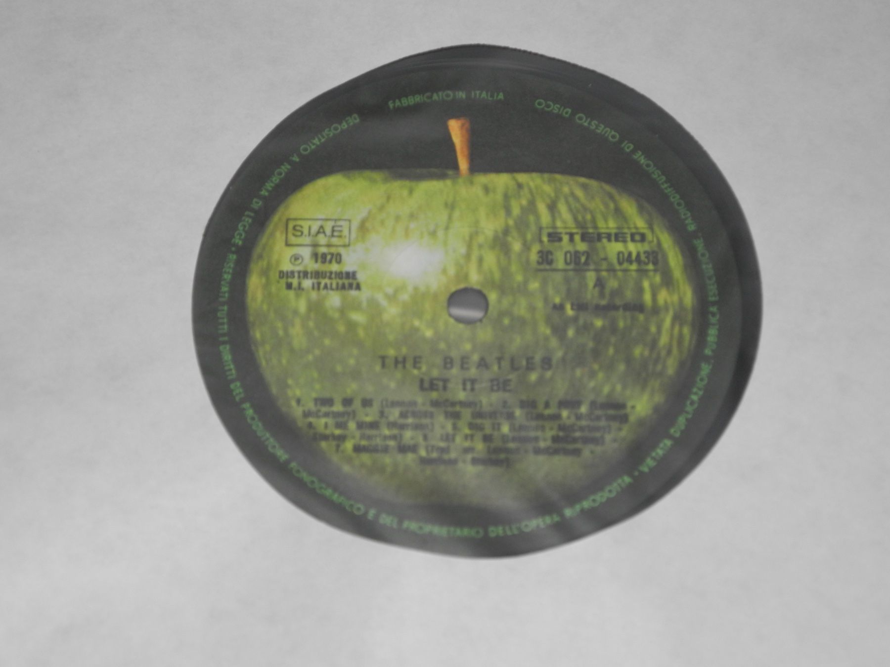 Dischi in vinile: THE BEATLES: LET IT BE - APPLE – Nuovo (secondo la descrizione) da Fahrwangen venduto da Swirl2 2