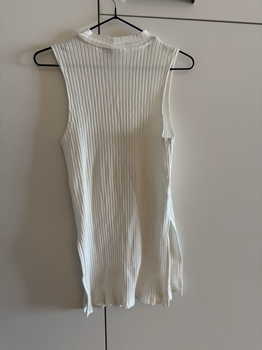 T-Shirts: Weisses Tanktop, Grösse XS – Gebraucht aus Zürich von noura2202 2