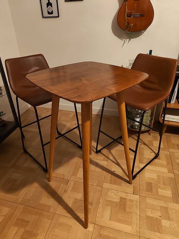 Set di tavolo e panche: Table + Chaises hautes – Usato da Genève venduto da valentin.dupanloup