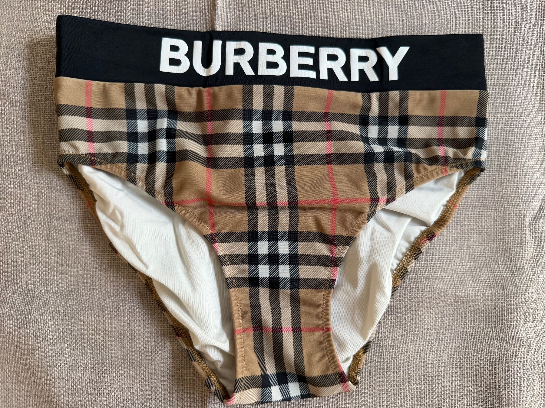 Burberry Costumi da bagno & Bikini: Burberry Bikini für Mädchen – Usato da Zollikofen venduto da Danijela1983 3