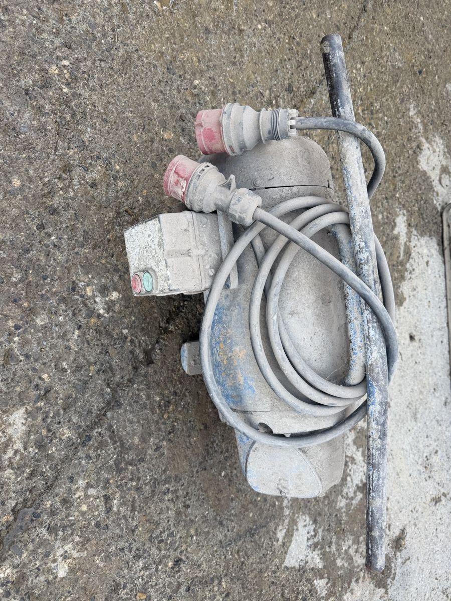 Tutte le macchine: Betonvibrator  – Difettoso da Niederbipp venduto da baggerch 2
