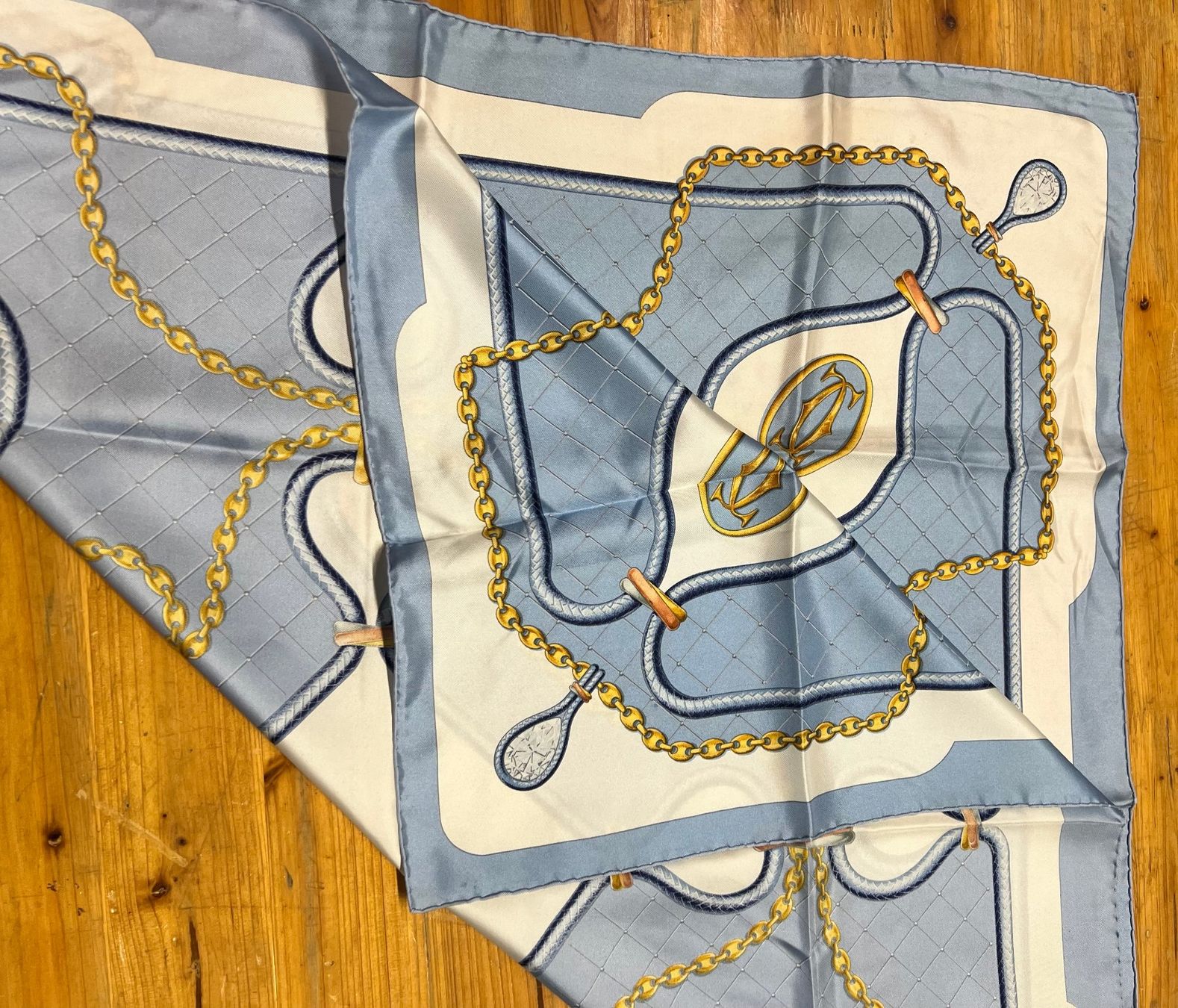 Cartier Foulards, Tücher & Schals: Carré Ligne Must de Cartier – Gebraucht aus Biel/Bienne von new-life 3