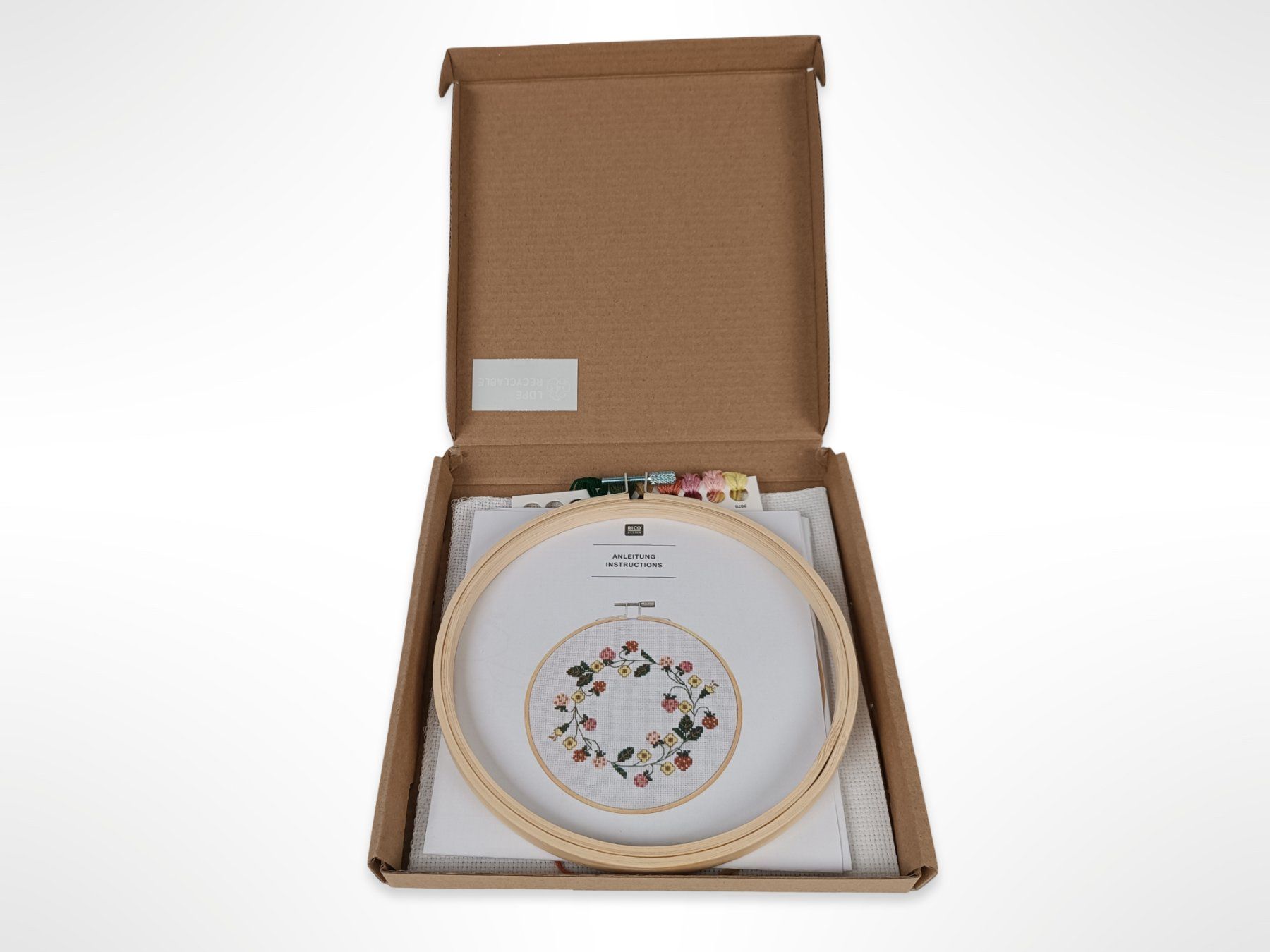 Cerchi da ricamo: RICO DESIGN Stickpackung Erdbeerkranz – Nuovo (secondo la descrizione) da Suhr venduto da Restwert_Suhr 2