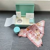 Hochwertiges Wensli Geschenkeset mit Seidenschal und Tee-Set